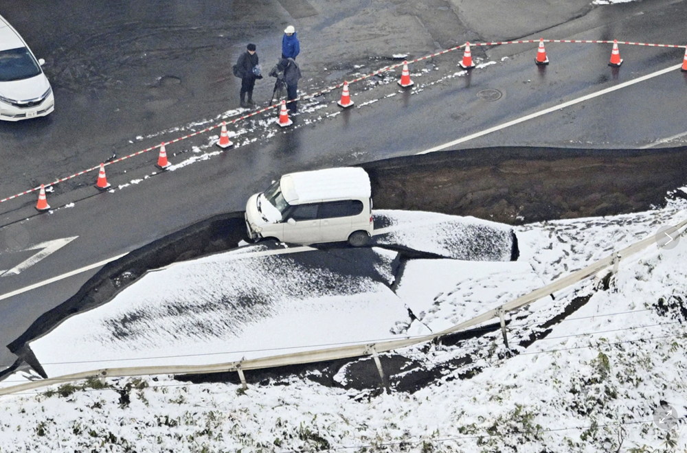 Nhật Bản dỡ bỏ cảnh báo động đất mạnh, khuyến cáo người dân thận trọng - ảnh 1