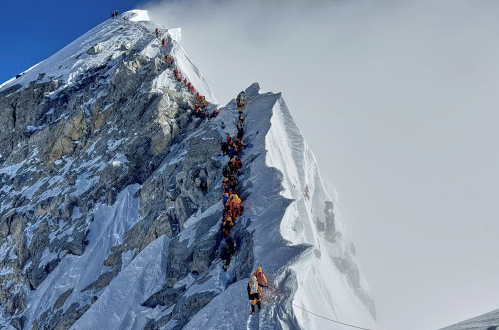 Nepal quyết liệt dọn dẹp rác thải trên đỉnh Everest - ảnh 2