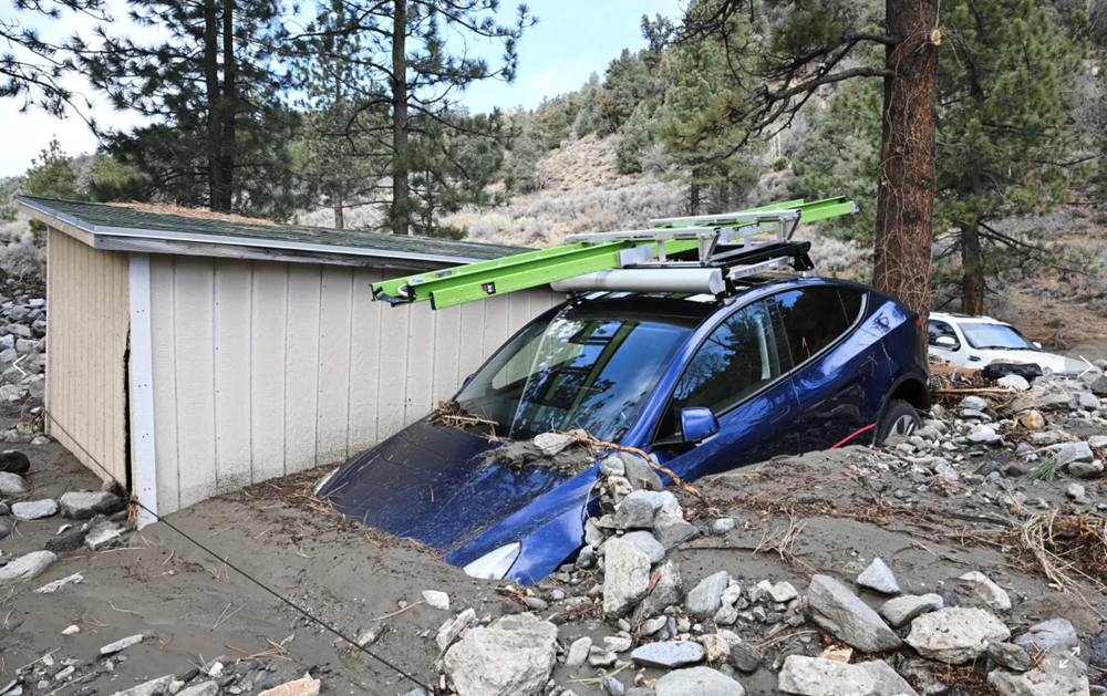 Bão mùa Đông dữ dội tấn công California vào ngày Giáng sinh - ảnh 1