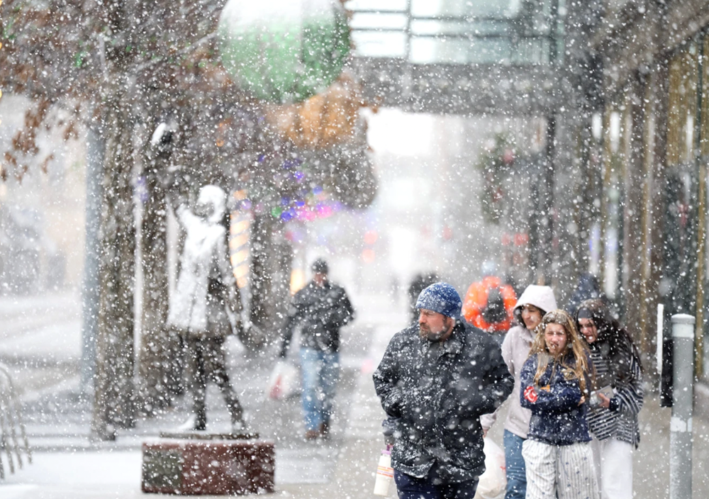 Nước Mỹ trải qua bão tuyết mùa đông khắc nghiệt - ảnh 1