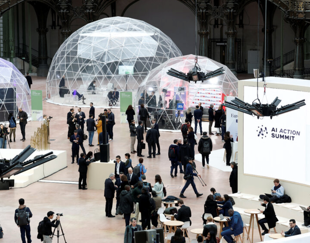 Châu Âu đối mặt “phép thử kép” giữa cạnh tranh AI và cam kết khí hậu - ảnh 1