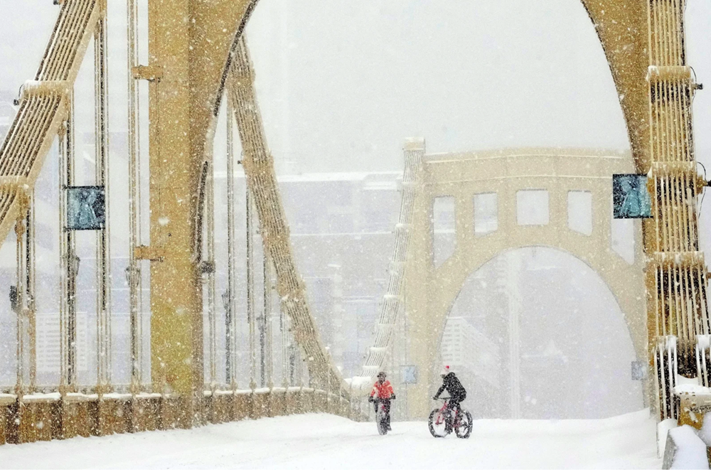 Người dân Mỹ chống chọi với bão mùa Đông khắc nghiệt những ngày qua - ảnh 1