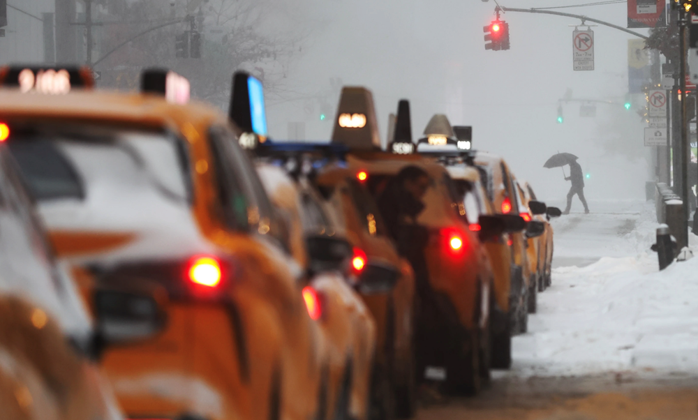 Người dân Mỹ chống chọi với bão mùa Đông khắc nghiệt những ngày qua - ảnh 2