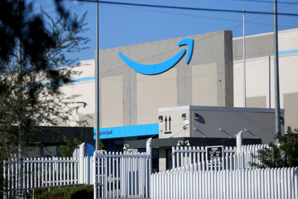 Amazon sa thải 16.000 nhân viên trong cuộc đua trí tuệ nhân tạo ngày càng gay cấn - ảnh 1