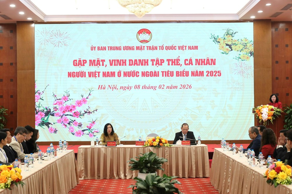 Chủ tịch Mặt trận Tổ quốc Việt Nam Bùi Thị Minh Hoài gặp mặt, vinh danh kiều bào tiêu biểu năm 2025 - ảnh 1