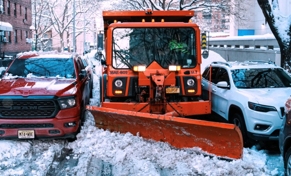 Xe ủi tuyết công nghệ cao và AI giúp các thành phố dọn dẹp sau bão lớn - ảnh 1
