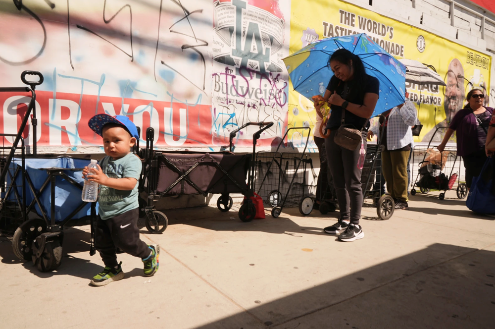 Nắng nóng bất thường giữa mùa đông ở Nam California (Mỹ) - ảnh 1