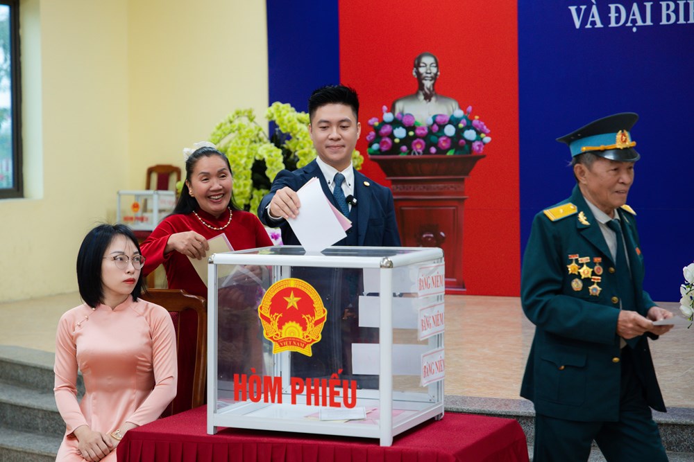 Kiều bào về nước gửi trọn niềm tin qua lá phiếu bầu cử - ảnh 1