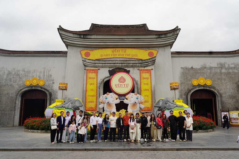 Lan toả hạnh phúc từ non thiêng Yên Tử - ảnh 1