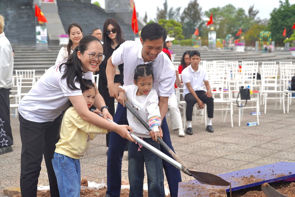 Hành trình lan tỏa yêu thương từ địa đầu Tổ quốc - ảnh 5