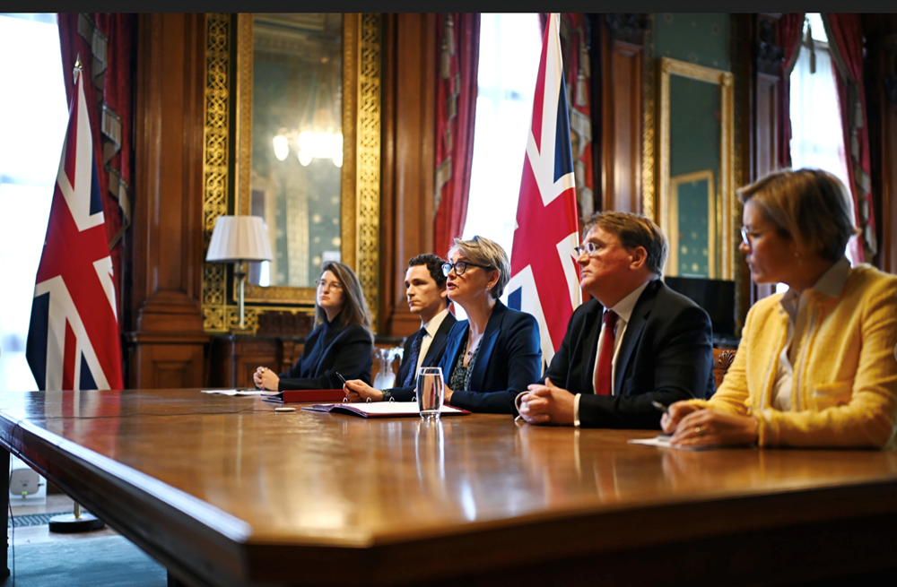 Hơn 40 quốc gia họp khẩn thúc đẩy nỗ lực mở lại eo biển Hormuz - ảnh 1