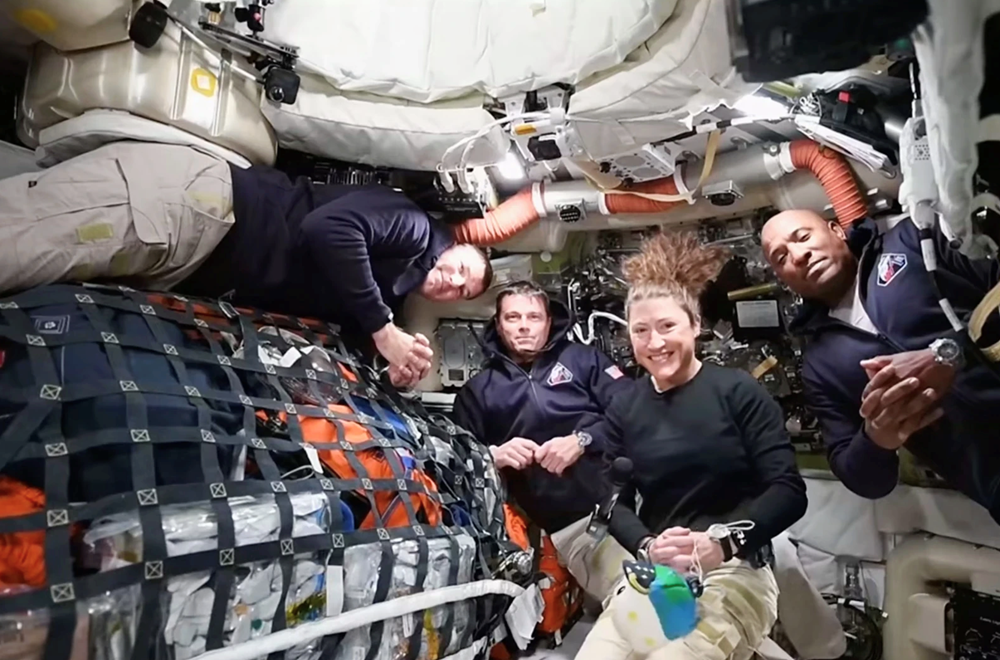 Artemis II lập kỷ lục mới bay quanh Mặt Trăng, chứng kiến nhật thực hiếm gặp - ảnh 3