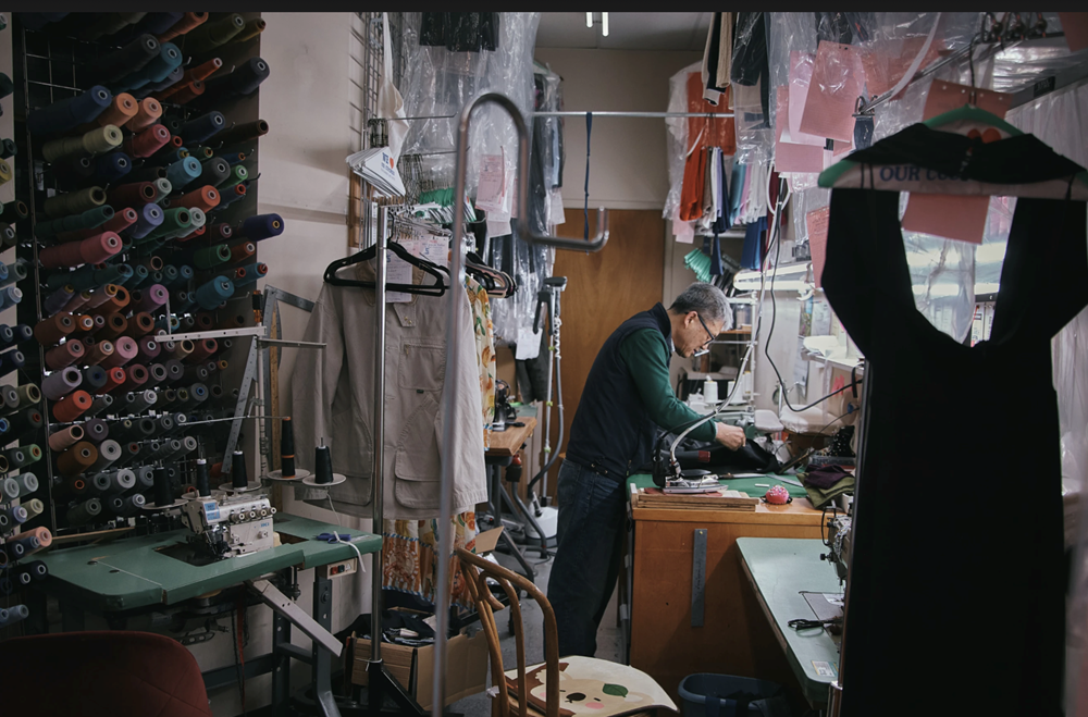 Thợ may già hóa và rời nghề, trong khi nhu cầu vẫn tăng cao - ảnh 1