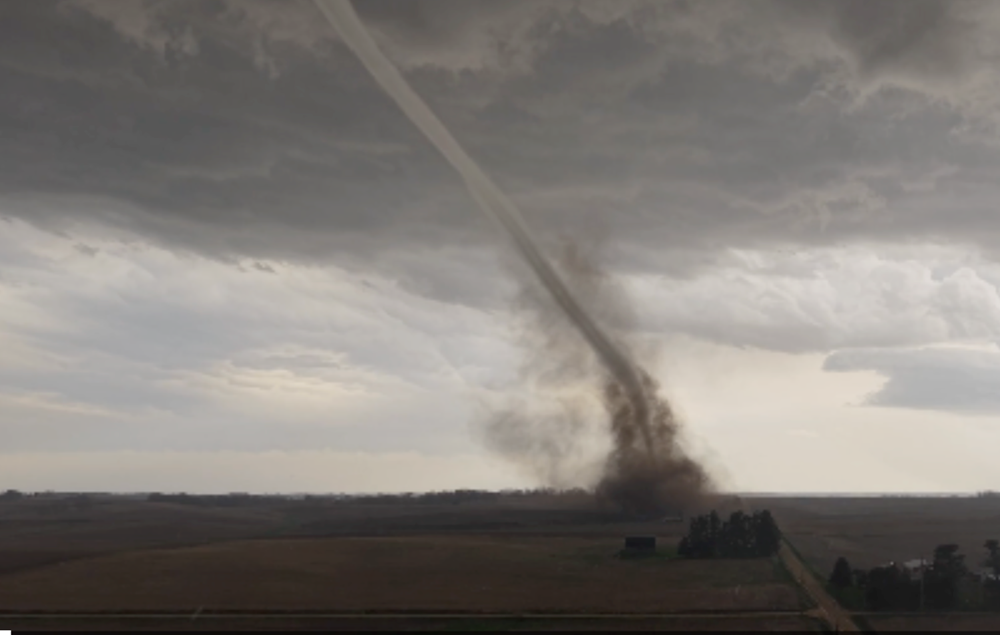 Bão dữ dội kèm mưa đá và lốc xoáy tấn công miền Trung nước Mỹ - ảnh 1