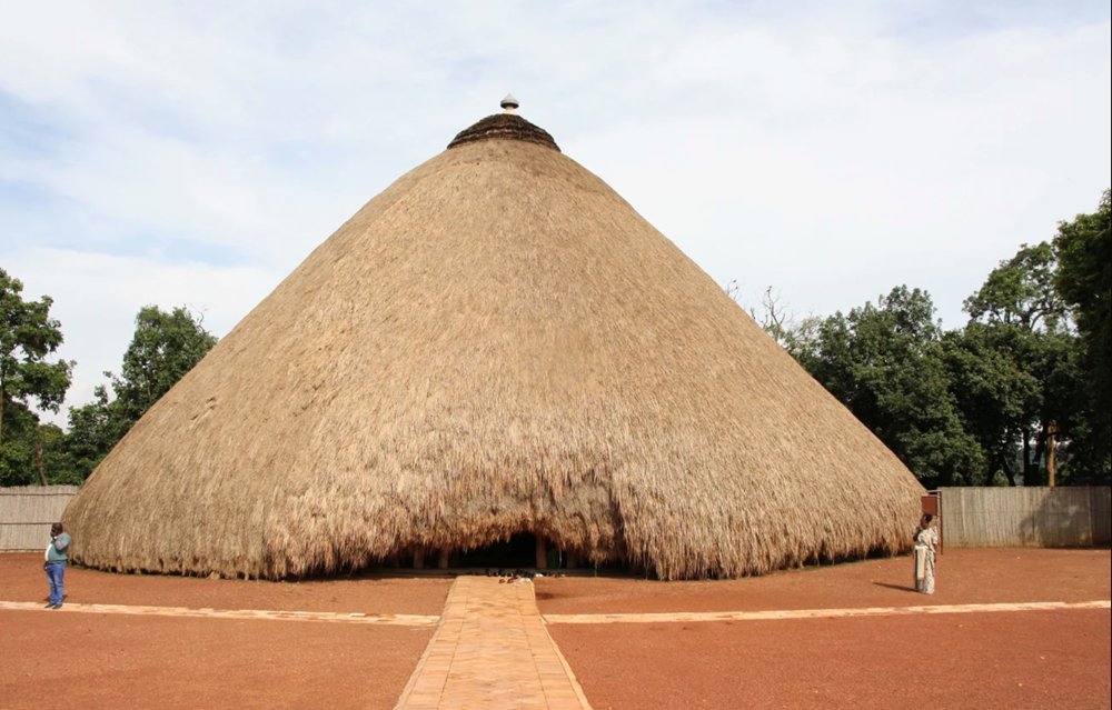 Cánh cổng dẫn đến một vương quốc cổ xưa, vô hình mở lại ở Uganda - ảnh 1