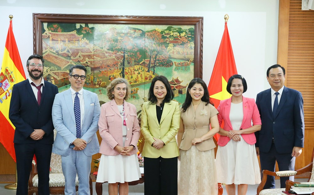 Tăng cường hợp tác VHTTDL, hướng tới kỷ niệm 50 năm thiết lập quan hệ ngoại giao - ảnh 5