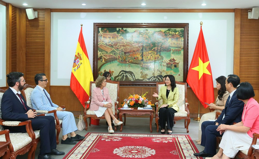 Tăng cường hợp tác VHTTDL, hướng tới kỷ niệm 50 năm thiết lập quan hệ ngoại giao - ảnh 1
