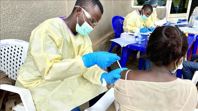 Ebola lan nhanh, vượt khả năng truy vết ở miền Đông Congo - ảnh 1