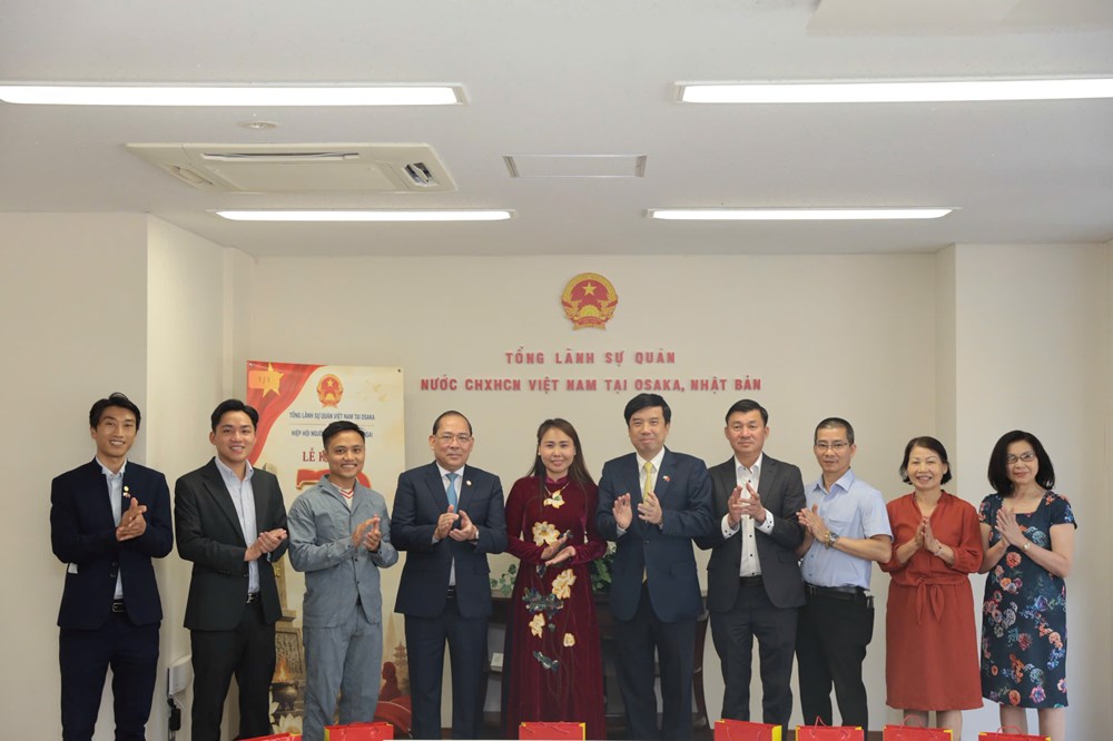 Lan tỏa tinh thần đại đoàn kết dân tộc, tri ân các Anh hùng liệt sĩ và hướng về đồng bào vùng lũ - ảnh 2