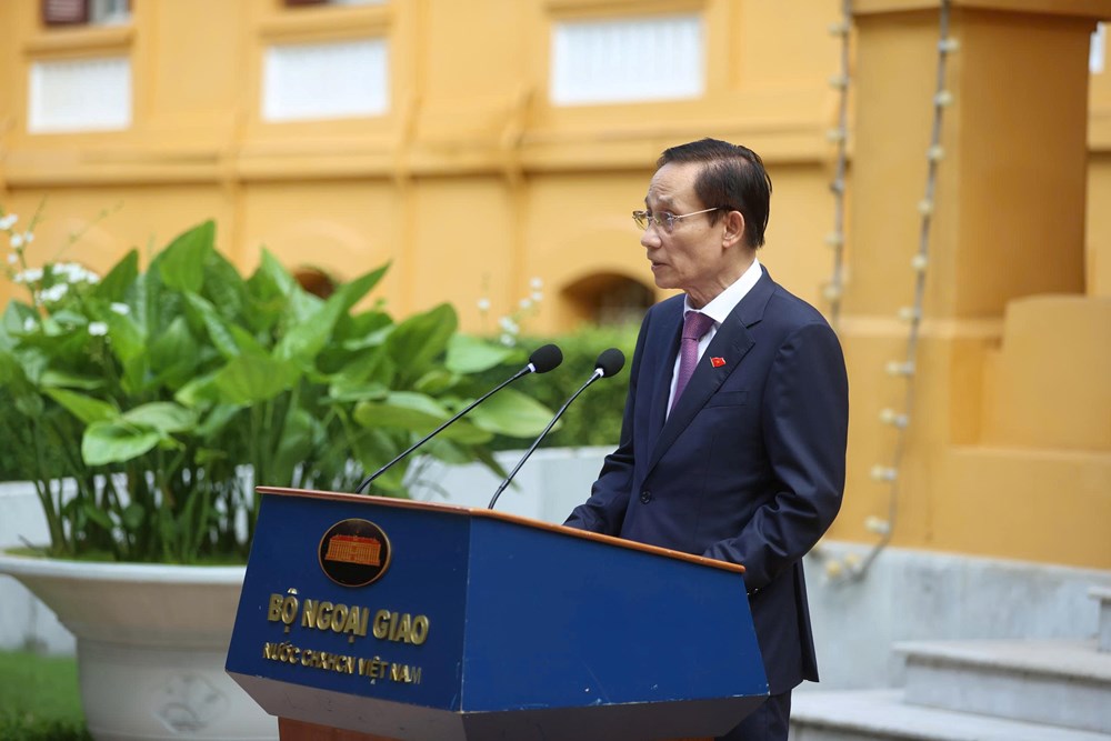 Lễ thượng cờ kỷ niệm 31 năm Việt Nam tham gia ASEAN và 59 năm thành lập ASEAN - ảnh 2