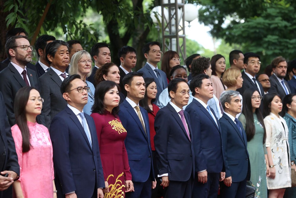 Lễ thượng cờ kỷ niệm 31 năm Việt Nam tham gia ASEAN và 59 năm thành lập ASEAN - ảnh 3