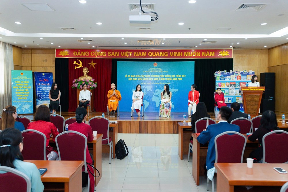 Những sứ giả chắp cánh tình yêu ngôn ngữ mẹ đẻ ra thế giới - ảnh 1