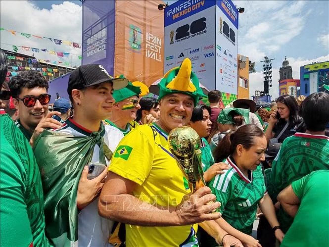 Cơn sốt thời trang sắc màu của Brazil chinh phục thế giới - ảnh 1