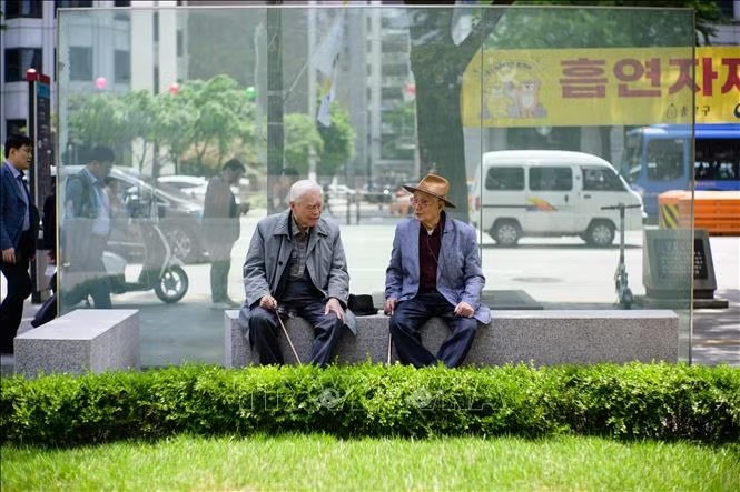 Người cao tuổi Hàn Quốc mắc kẹt trong “khoảng cách số” - ảnh 1