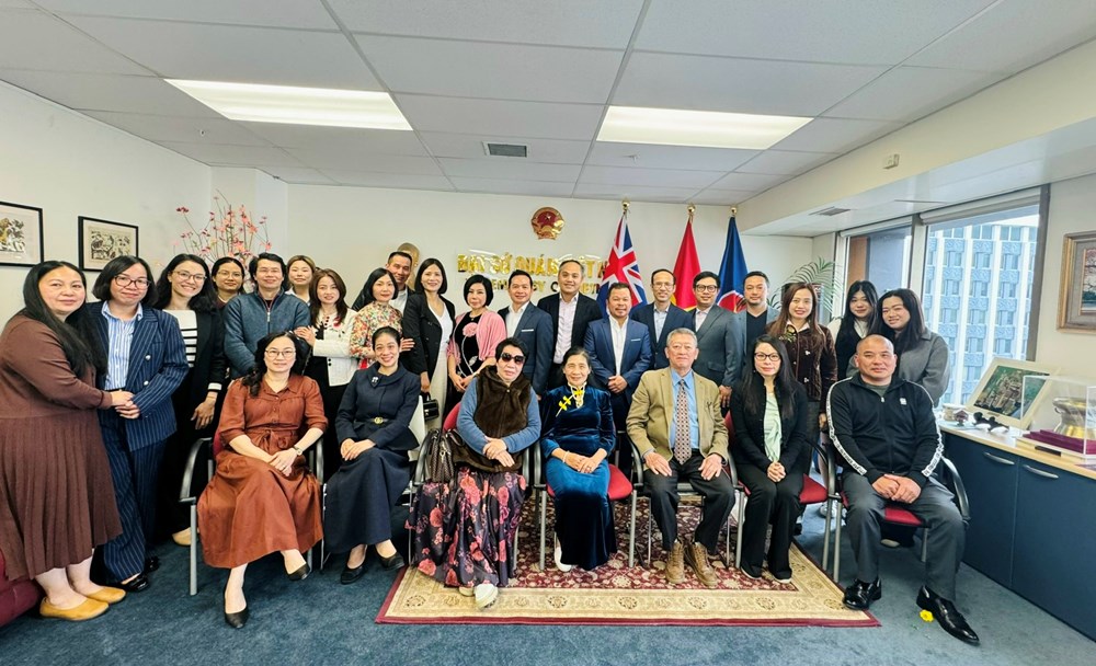 Đoàn công tác Bộ Ngoại giao thăm, gặp gỡ cộng đồng người Việt Nam tại New Zealand - ảnh 2