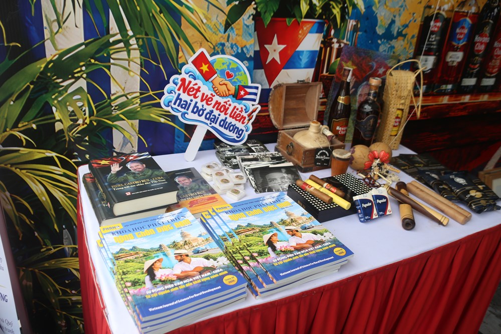 Sắc màu văn hóa kết nối nghĩa tình Việt Nam - Cuba - ảnh 3