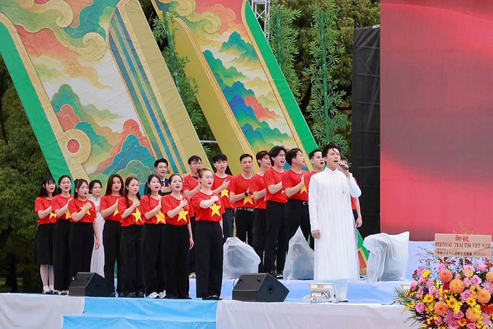 Ca sĩ Anh Tú biểu diễn tại Festival Trái Tim Việt Nam 2026 ở Nhật Bản - ảnh 1