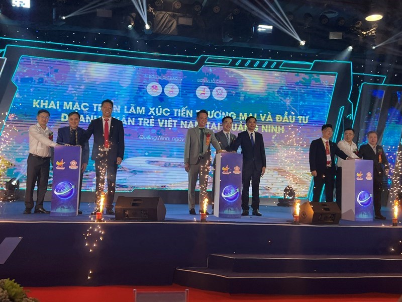 Khai mạc triển lãm Xúc tiến thương mại và đầu tư Doanh nhân trẻ Việt Nam tại Quảng Ninh - Anh 2