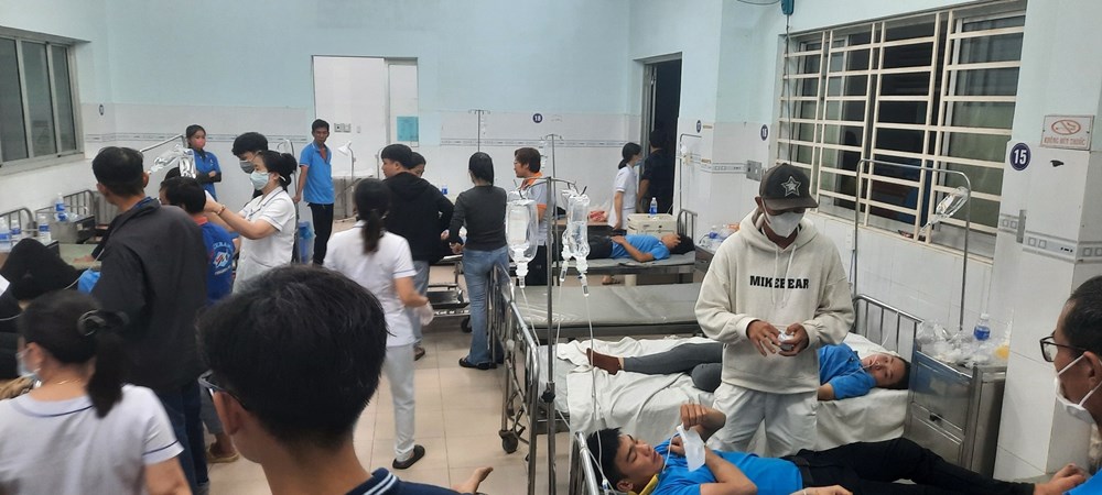 Lại xảy ra vụ nghi ngờ ngộ độc thực phẩm khiến 100 công nhân ở Đồng Nai nhập viện - ảnh 1