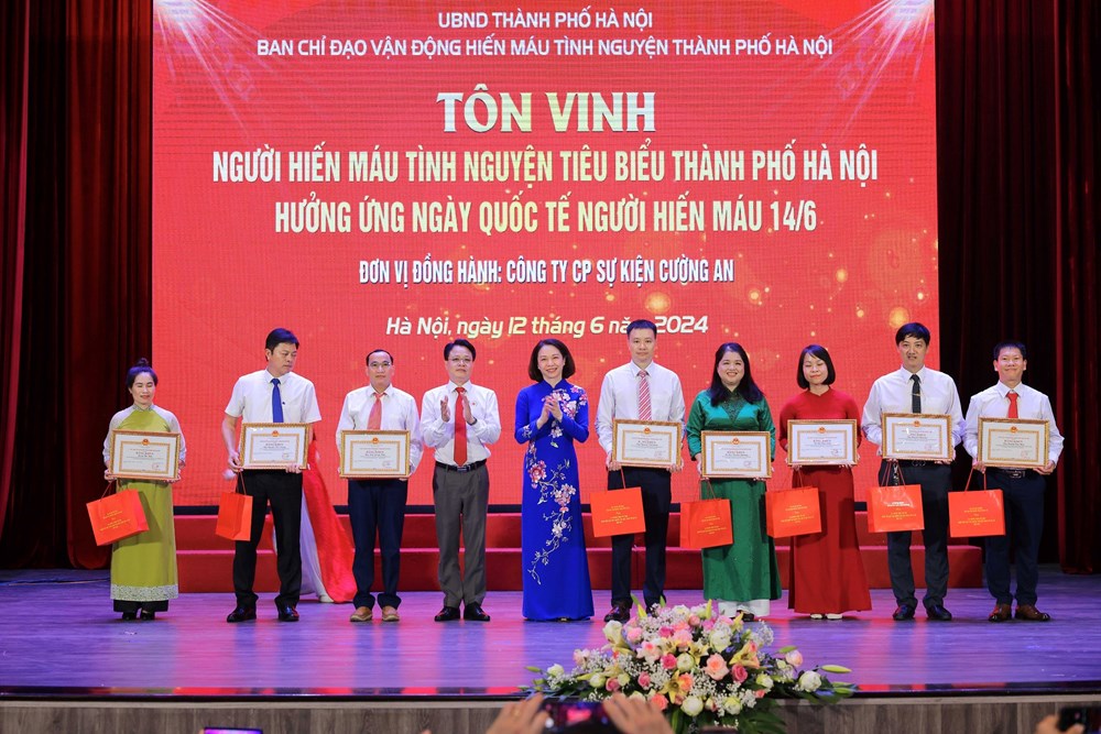 Hà Nội: Tôn vinh 113 gia đình, cá nhân người hiến máu tiêu biểu - ảnh 2