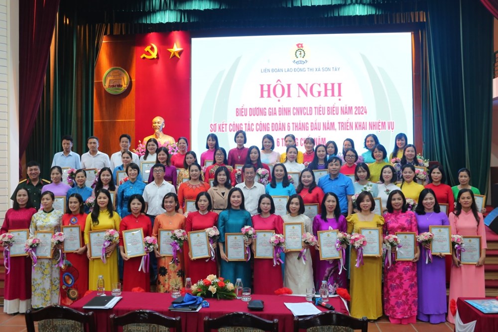 Biểu dương 54 gia đình công nhân, viên chức, lao động tiêu biểu - ảnh 2