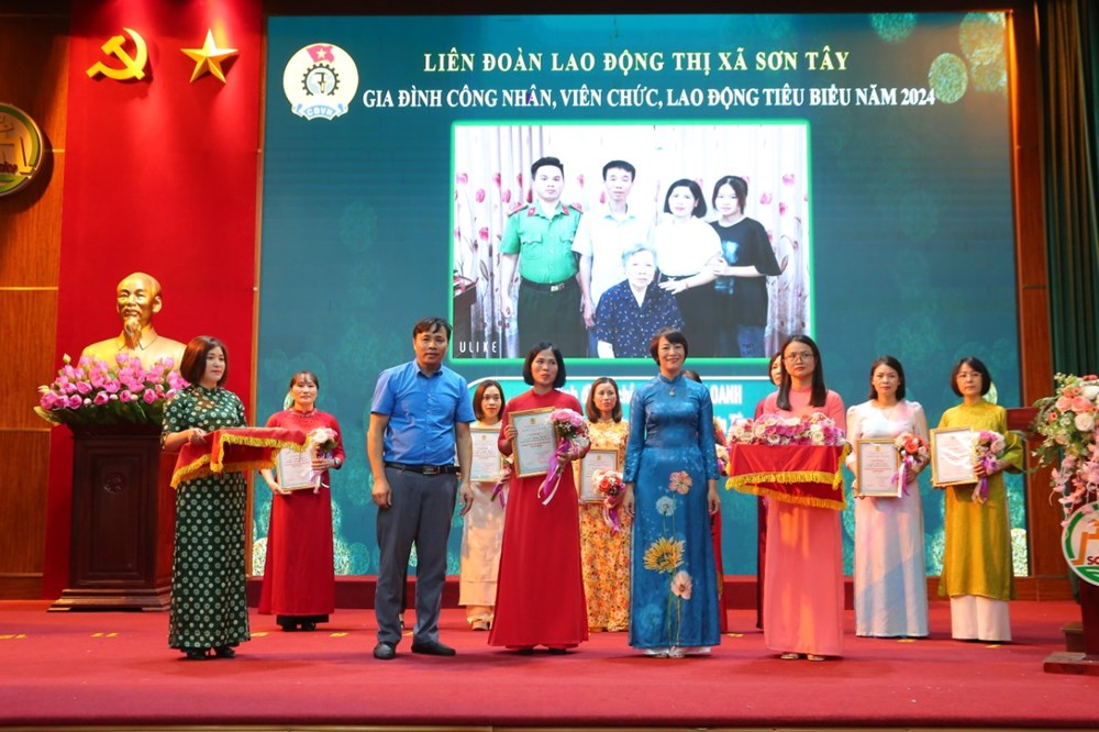 Biểu dương 54 gia đình công nhân, viên chức, lao động tiêu biểu - ảnh 1