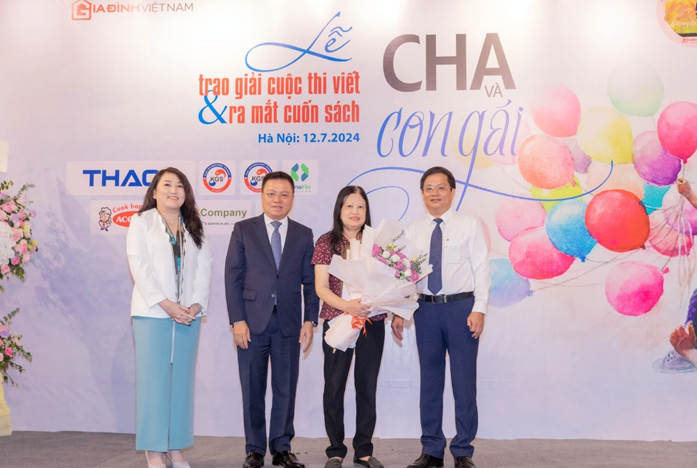 Em gái nhà biên kịch Lưu Quang Vũ đoạt giải Nhất cuộc thi viết “Cha và con gái” - ảnh 2