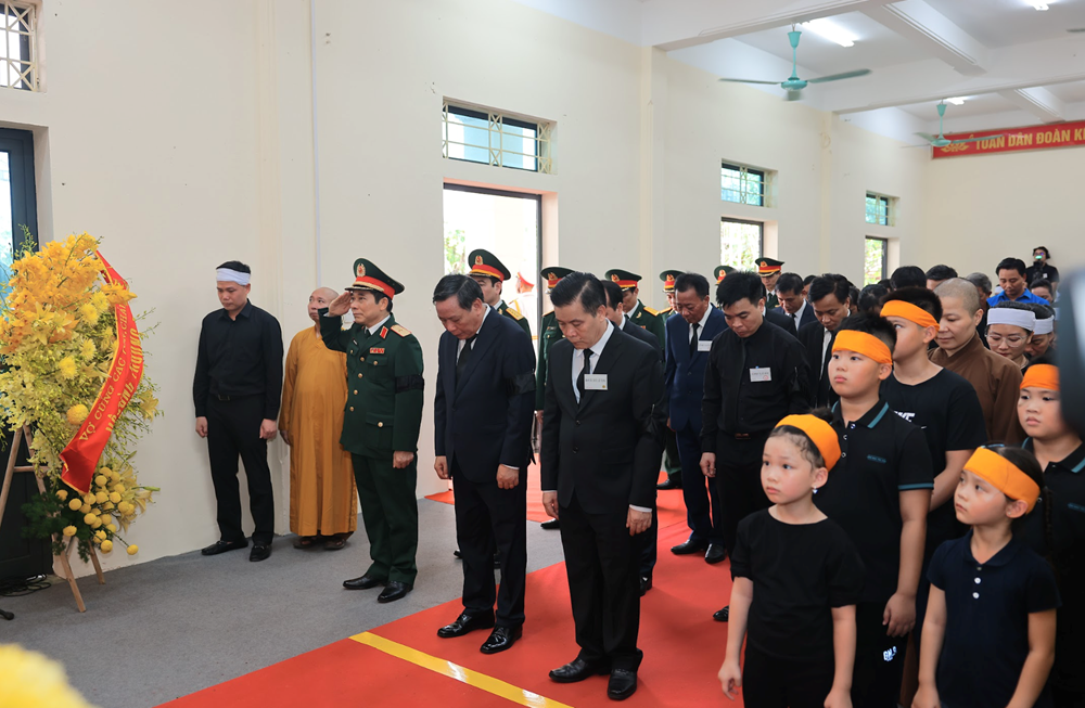 Nhân dân làng Lại Đà nghẹn ngào tiễn biệt Tổng Bí thư  - ảnh 1