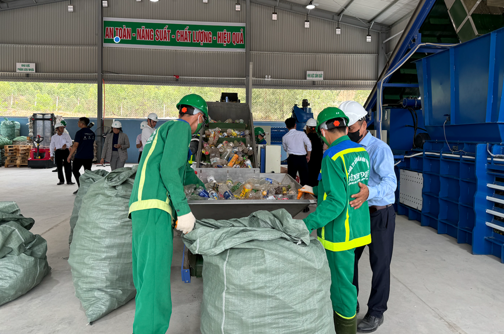 Khởi động Chương trình Phân loại rác tại nguồn và khánh thành Cơ sở thu hồi vật liệu - ảnh 2