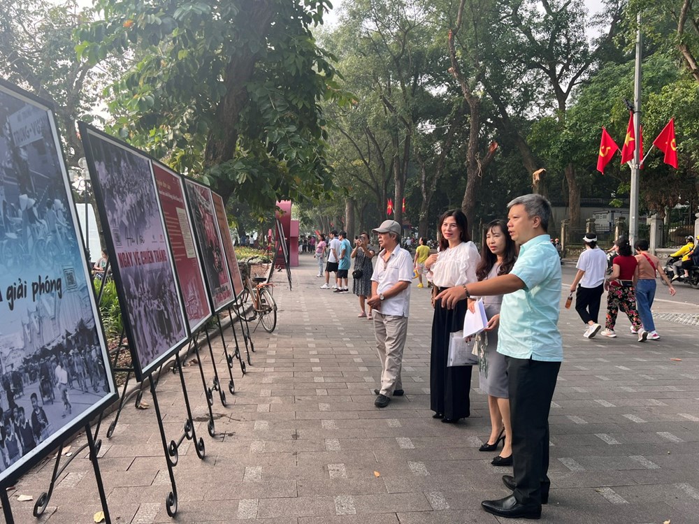Thủ đô “Sáng, xanh, sạch, đẹp” chào mừng 70 năm Ngày giải phóng - ảnh 1