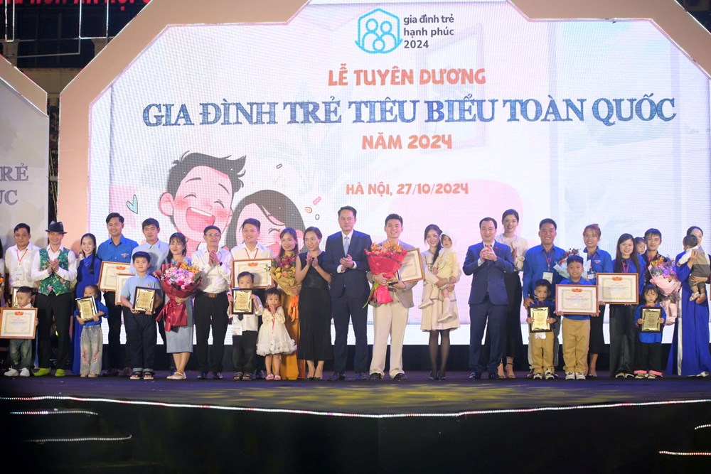 Tuyên dương 10 “Gia đình trẻ hạnh phúc” năm 2024 - ảnh 3