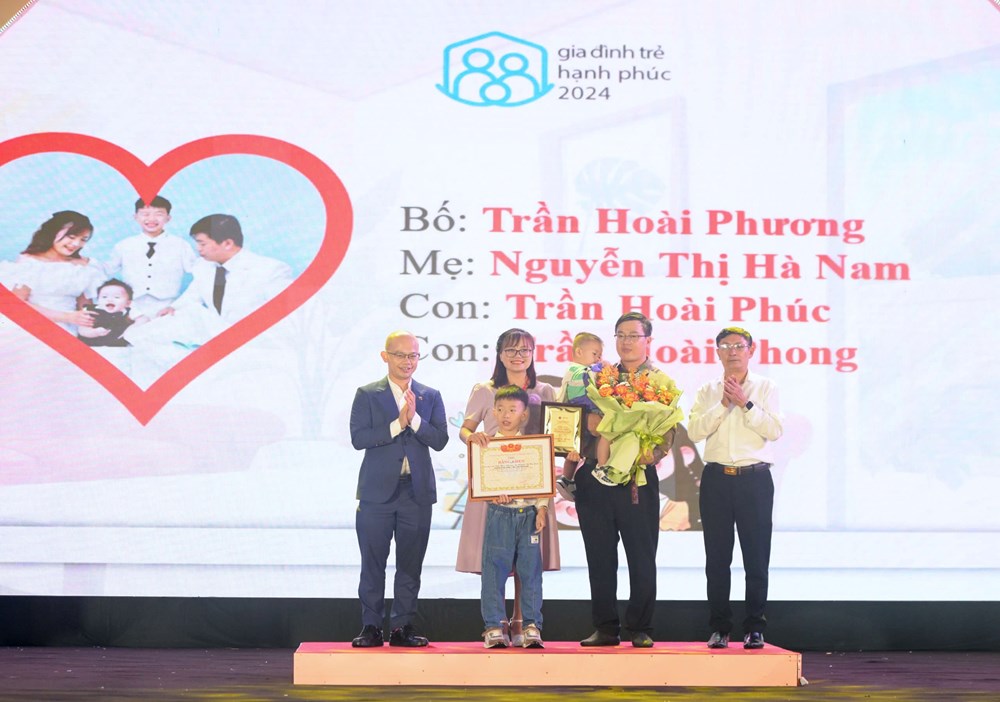 Tuyên dương 10 “Gia đình trẻ hạnh phúc” năm 2024 - ảnh 2