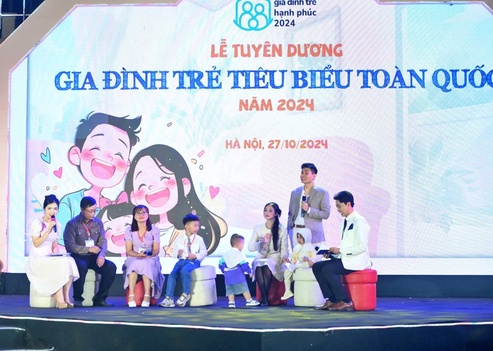 Tuyên dương 10 “Gia đình trẻ hạnh phúc” năm 2024 - ảnh 1