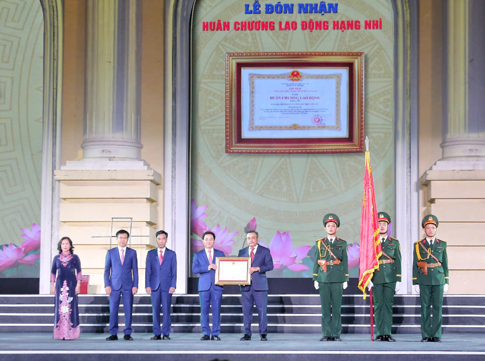 Kỷ niệm 100 năm thành lập và 555 năm danh xưng Sơn Tây - ảnh 3