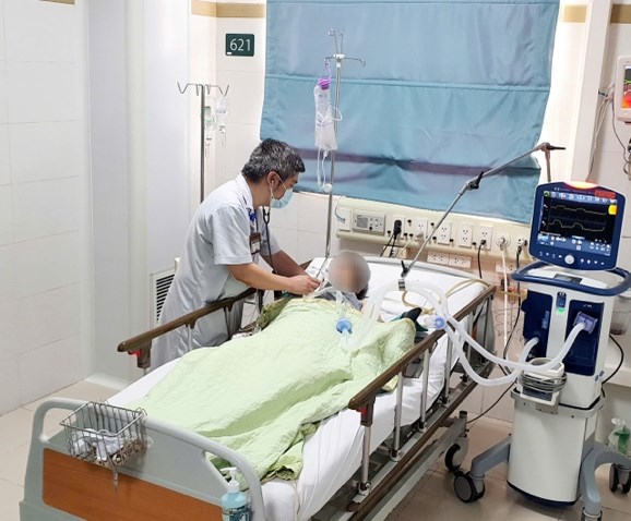 Bệnh viện Bạch Mai thông tin sức khoẻ 4 nạn nhân vụ cháy quán cà phê - ảnh 1