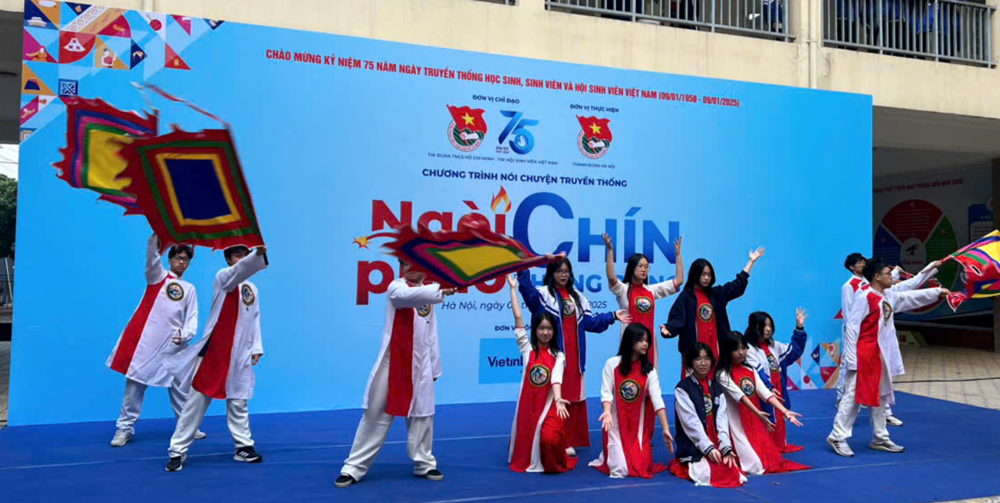 Tuyên dương 181 HSSV tiêu biểu năm học 2023-2024 - ảnh 5