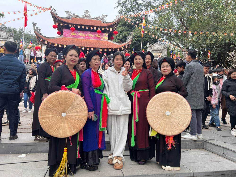 Hội Lim đón hàng nghìn du khách nô nức trẩy hội đầu Xuân - ảnh 7