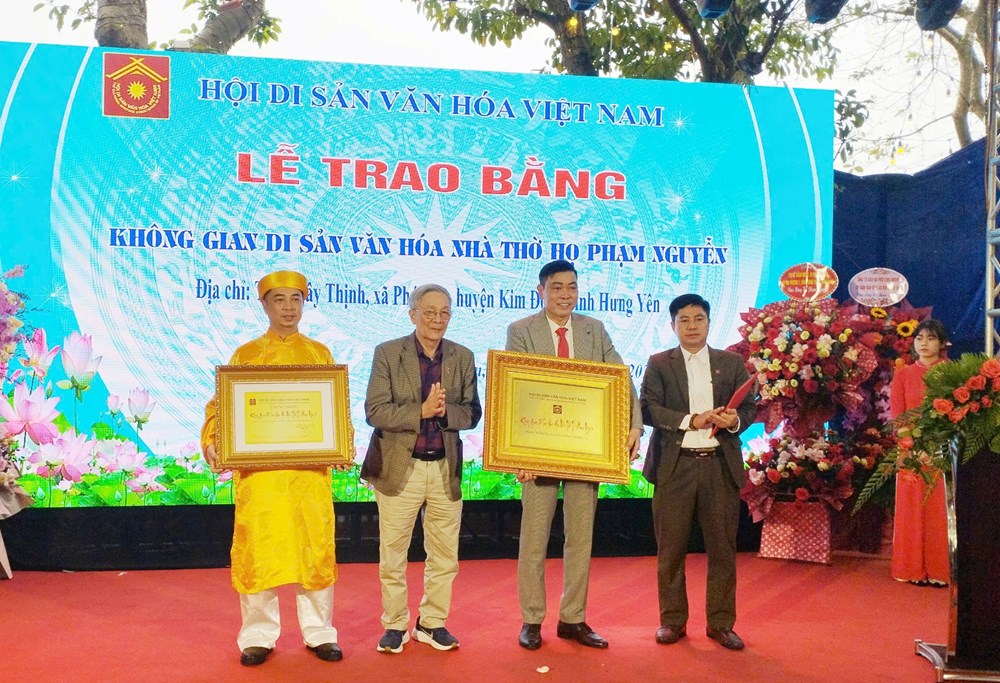 Nhà thờ họ Phạm Nguyễn xác lập Kỷ lục Độc bản Việt Nam - ảnh 5