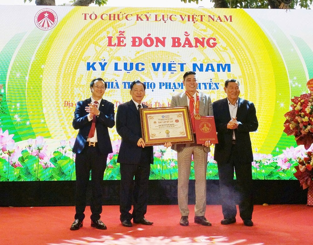Nhà thờ họ Phạm Nguyễn xác lập Kỷ lục Độc bản Việt Nam - ảnh 4