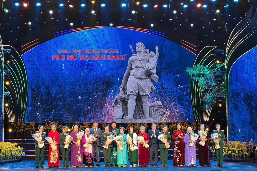 Kỷ niệm 60 năm truyền thống phong trào phụ nữ “Ba đảm đang” - ảnh 1